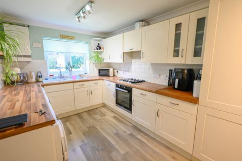3 bedroom house for sale, Henbest Close, WIMBORNE, BH21
