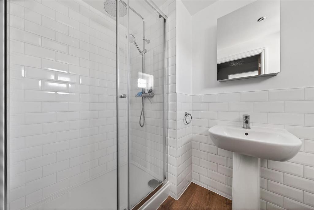 Ensuite 1.jpg