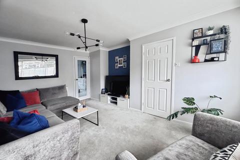 3 bedroom semi-detached house for sale, Kenmore Avenue, Cleckheaton, BD19