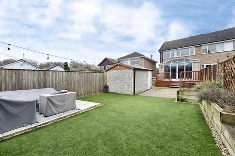 3 bedroom semi-detached house for sale, Kenmore Avenue, Cleckheaton, BD19