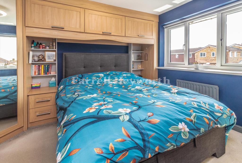 Bedroom 1 image 2