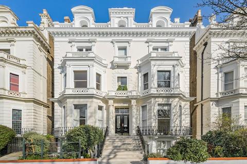 Studio to rent, Pembridge Square, London W2
