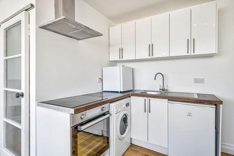Studio to rent, Pembridge Square, London W2