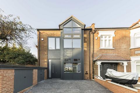 3 bedroom semi-detached house to rent, Dungarvan Avenue, London SW15