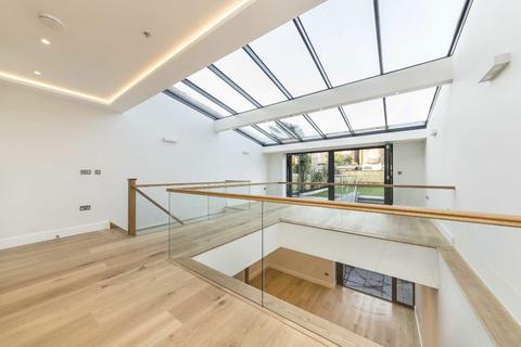 3 bedroom semi-detached house to rent, Dungarvan Avenue, London SW15