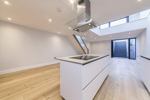 3 bedroom semi-detached house to rent, Dungarvan Avenue, London SW15