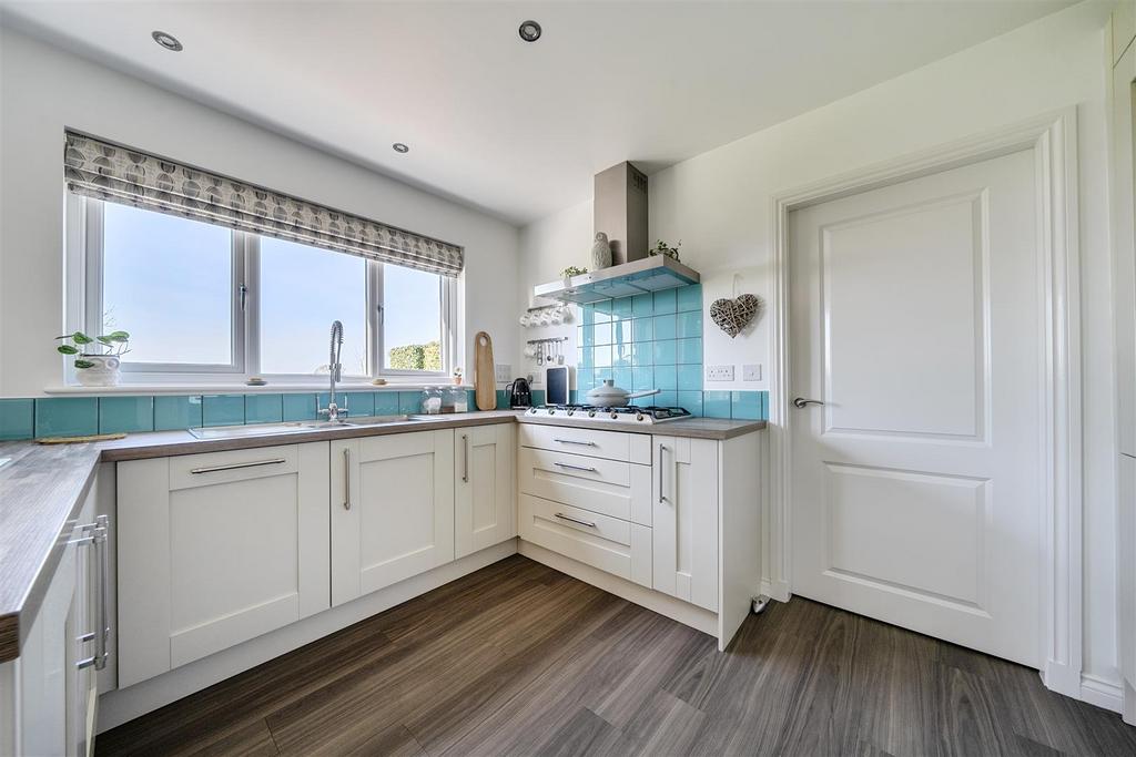 Kitchen 1.jpg