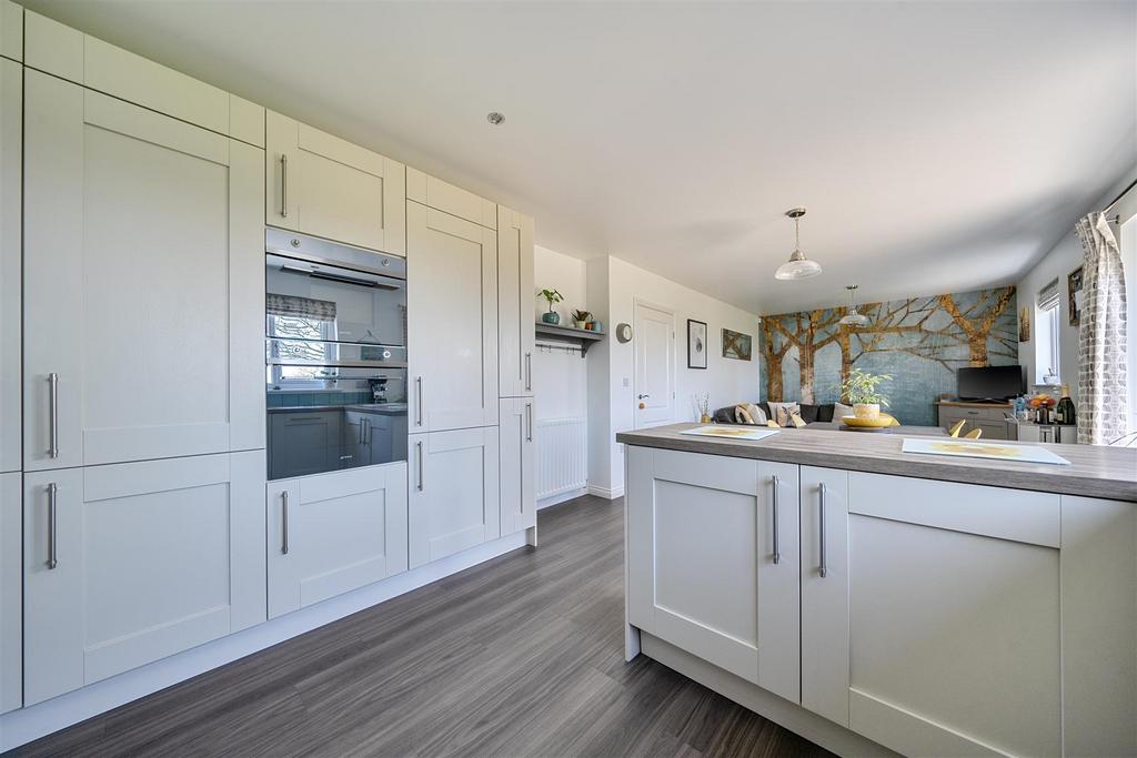 Kitchen 2.jpg