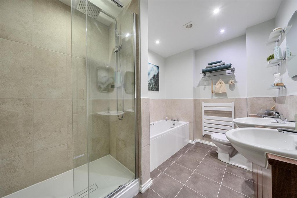Ensuite 1.jpg