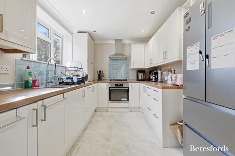 3 bedroom terraced house for sale, Dagnam Park Drive, Romford, RM3