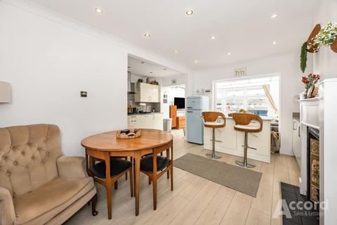 4 bedroom terraced house for sale, Fry Close, Romford, RM5