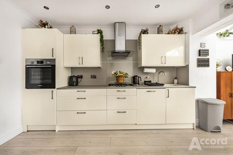 4 bedroom terraced house for sale, Fry Close, Romford, RM5