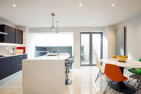 undefined, Dovehouse Street, Chelsea, SW3