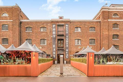 2 bedroom flat for sale, B103 Port East Apartments, 18 Hertsmere Road, Nr Canary Wharf, London E14
