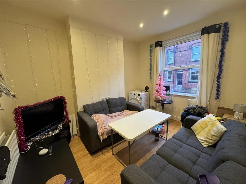 Granby Grove, Leeds LS6 - View 2