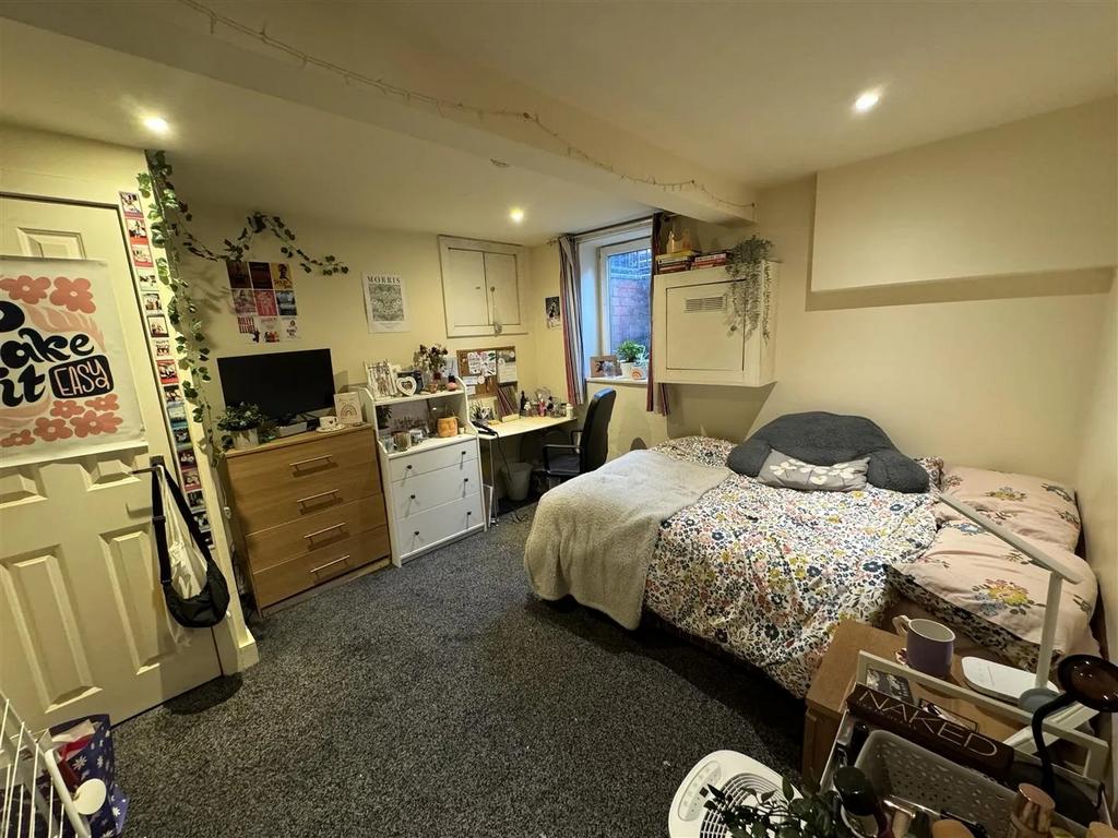 Granby Grove, Leeds LS6 - More