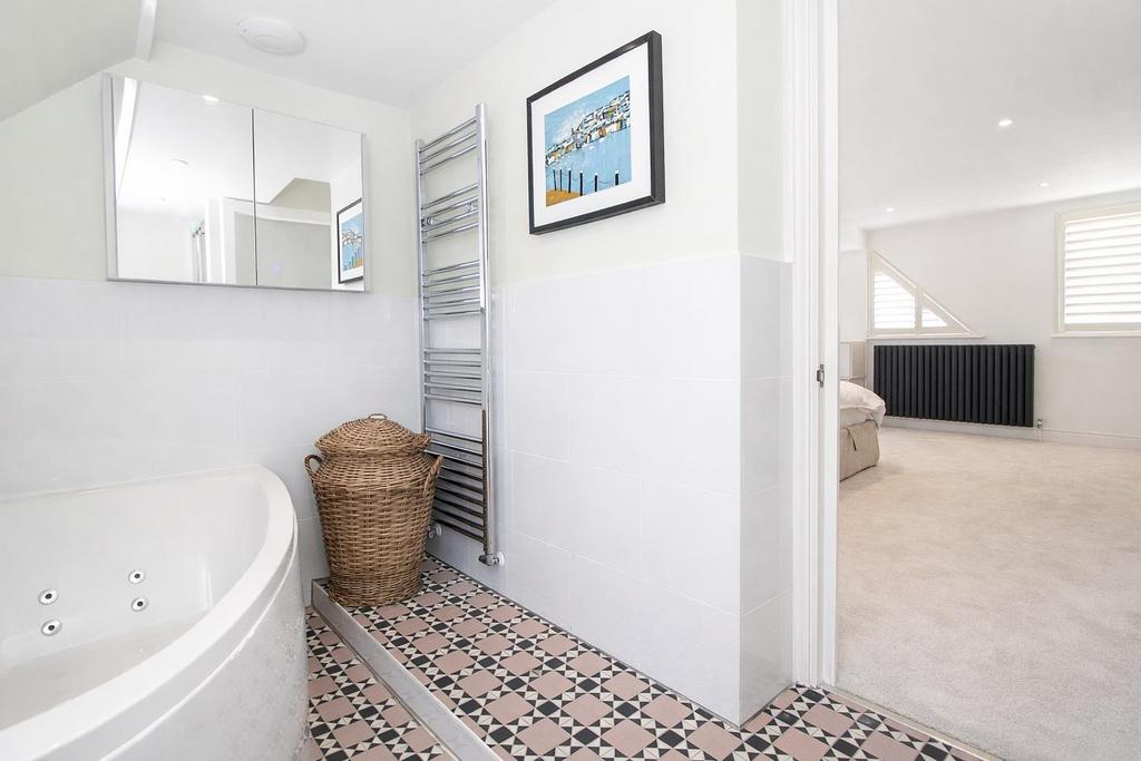 Ensuite.JPG