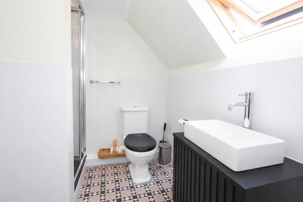 Ensuite b.JPG