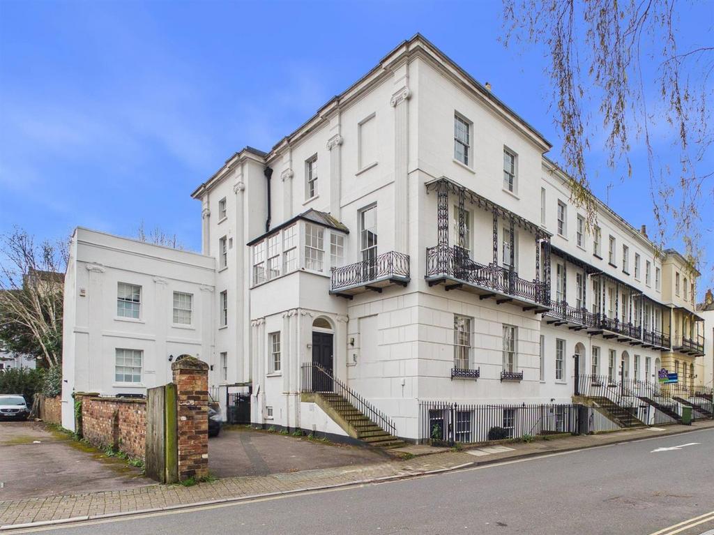 1-bed-central-cheltenham19.jpg
