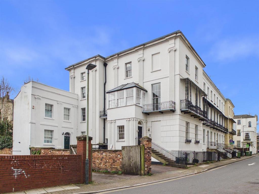 1-bed-central-cheltenham16.jpg