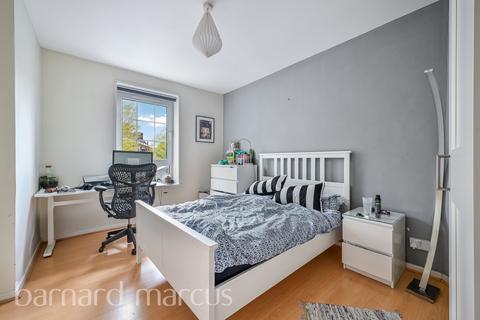 3 bedroom flat to rent, Stockwell Gardens, LONDON