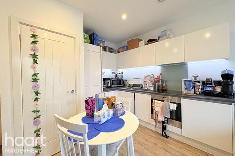 undefined, Kings Road, READING