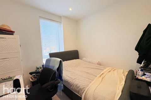 undefined, Kings Road, READING