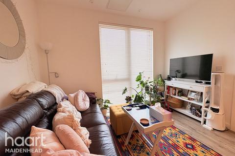 undefined, Kings Road, READING