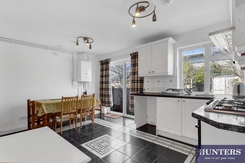 4 bedroom house to rent, Ballards Road, NW2