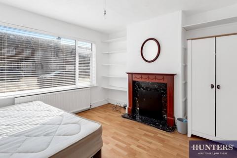 4 bedroom house to rent, Ballards Road, NW2