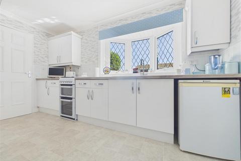 3 bedroom house for sale, Ravenhill Close, Brereton, Rugeley