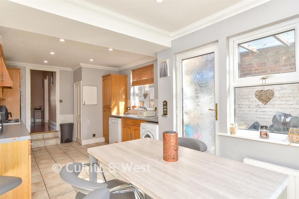 Kitchen/ Breakfast Room