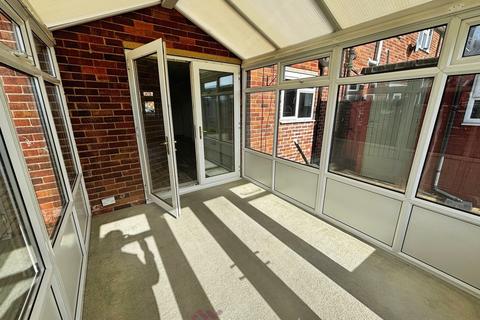 3 bedroom terraced house to rent, Coronation Road, Doncaster DN7