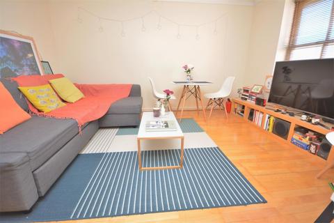 2 bedroom flat to rent, Appleton Square, Mitcham, CR4