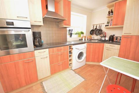 2 bedroom flat to rent, Appleton Square, Mitcham, CR4