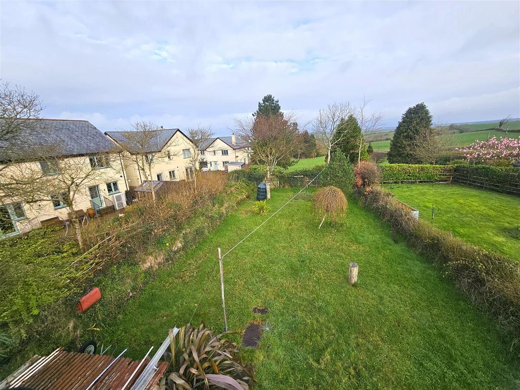 Garden and Countryside to Rear.jpg