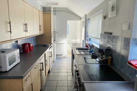 2 bedroom terraced house to rent, Kinsey Street, Newcastle, ST5