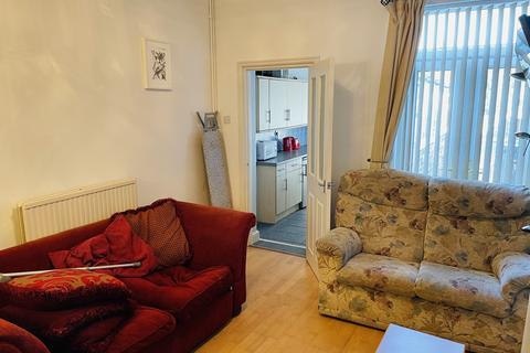 2 bedroom terraced house to rent, Kinsey Street, Newcastle, ST5