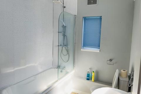 2 bedroom terraced house to rent, Kinsey Street, Newcastle, ST5