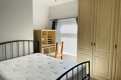 2 bedroom terraced house to rent, Kinsey Street, Newcastle, ST5