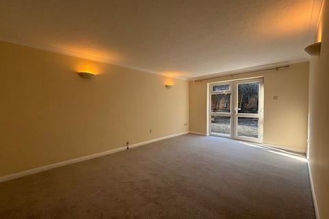 2 bedroom ground floor flat to rent, Bucklers Lane, St. Austell, PL25