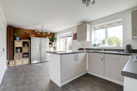 4 bedroom detached house for sale, Hurricane Road, Nottingham NG15
