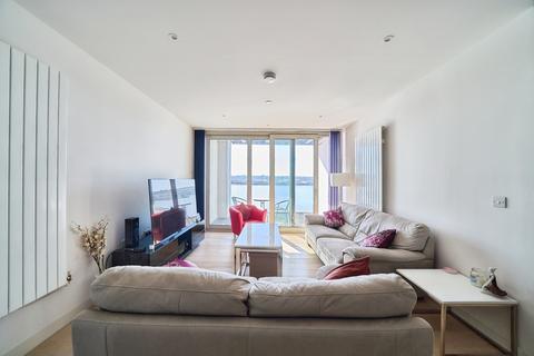 3 bedroom flat for sale, Royal Wharf Walk, London, E16