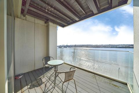3 bedroom flat for sale, Royal Wharf Walk, London, E16
