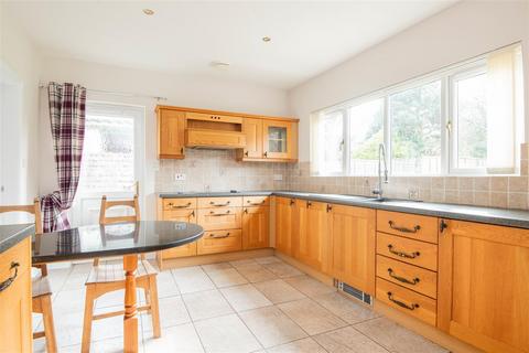 3 bedroom detached bungalow to rent, Lancaster Lane, Leyland
