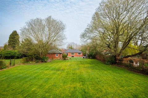3 bedroom detached bungalow to rent, Lancaster Lane, Leyland