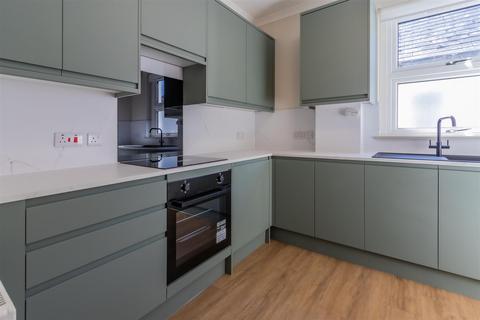 2 bedroom flat to rent, Princes Street, Cardiff CF24