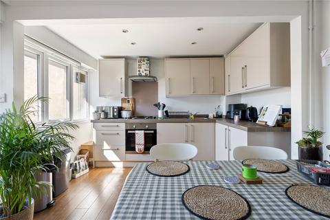 2 bedroom apartment to rent, Bassingham Road, London SW18