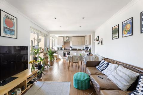2 bedroom apartment to rent, Bassingham Road, London SW18