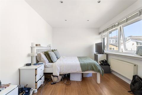 2 bedroom apartment to rent, Bassingham Road, London SW18